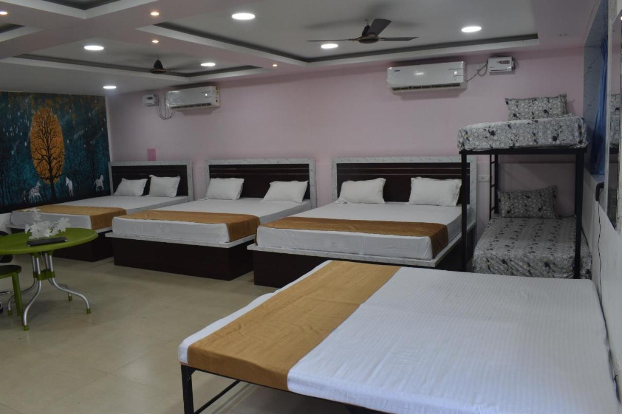 Midwaay Resort Patratu Екстериор снимка
