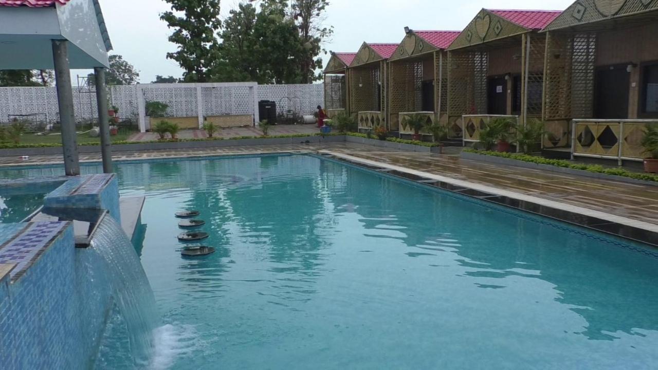 Midwaay Resort Patratu Екстериор снимка
